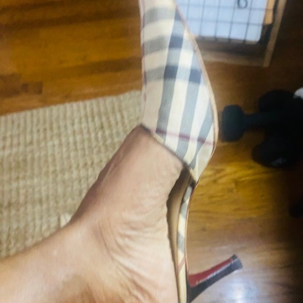 Authentic Burberry - Picture 9 of 9